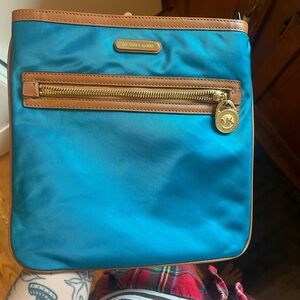 michael kors aqua blue messenger bag great condition